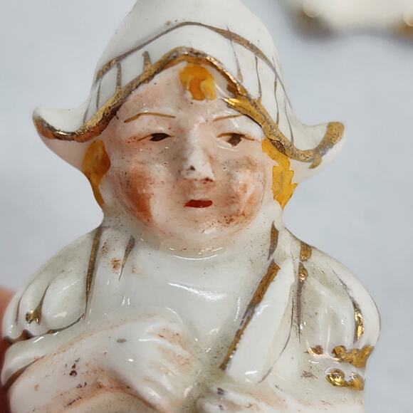 Vintage Salt Pepper Shakers 2.5" Occupied Japan Dutch Couple Baker Gold Detail - Picture 4 of 14